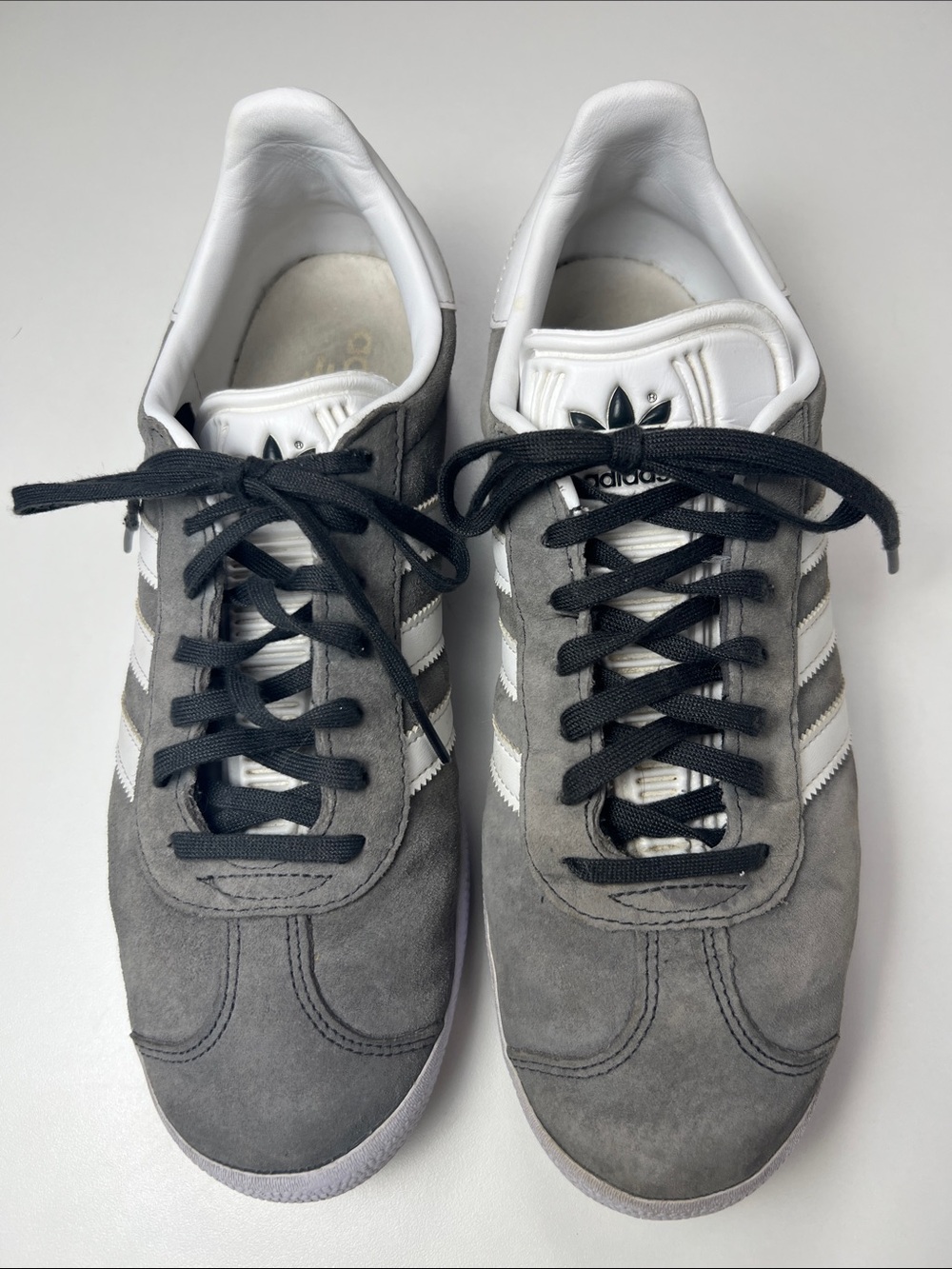 Adidas Gazelle Men's 8 / Women's 9.5 Grey Suede Sneakers White 3-Stripes